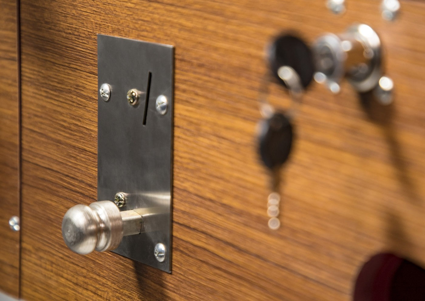 Babyfoot de bar en bois foncé